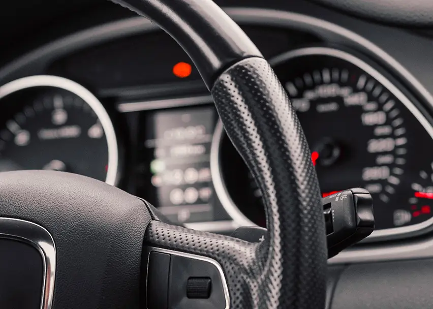 Car accessiones: heros post siparium tuetur effectus ac salus currus tui